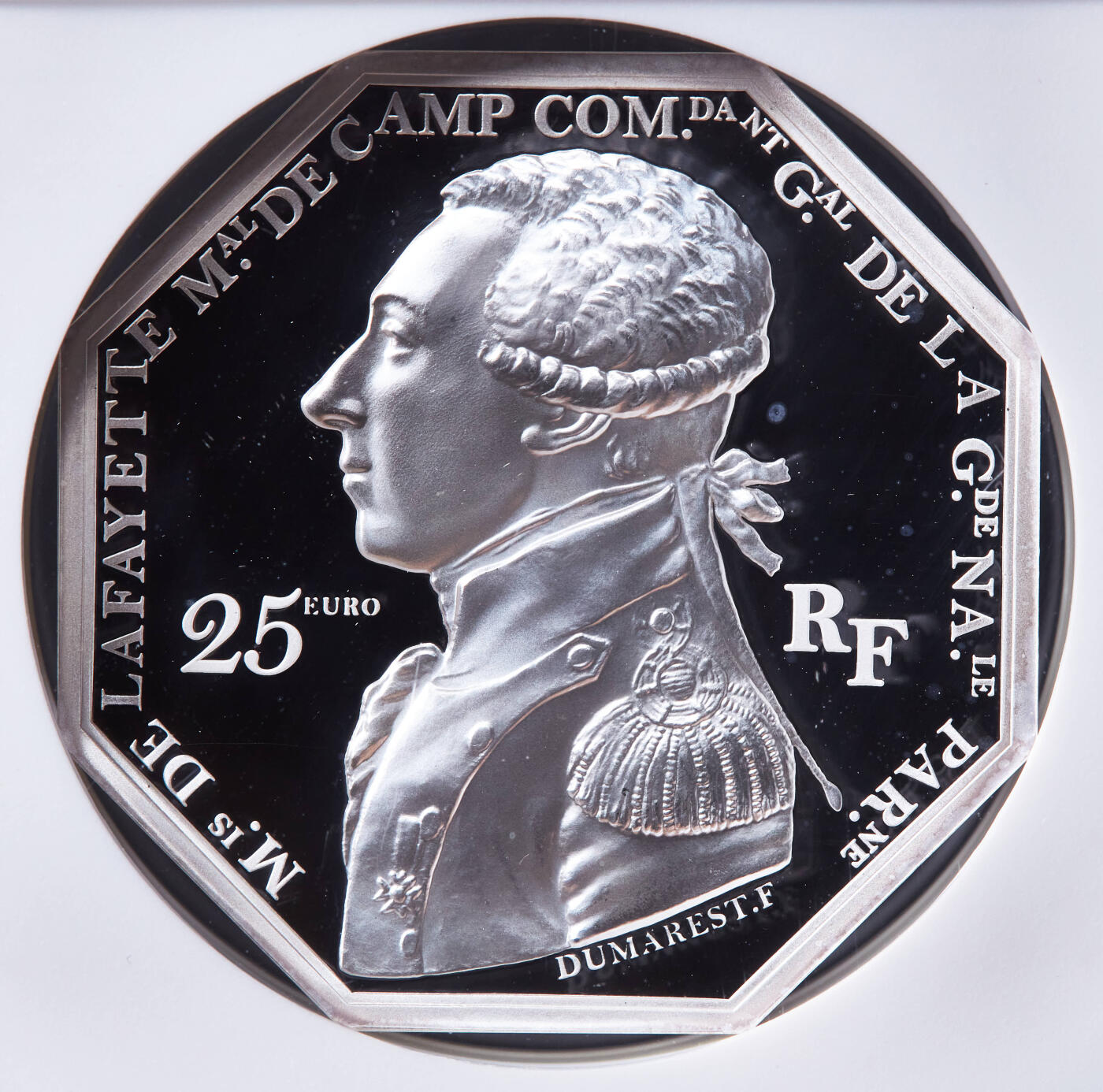 【俄甄集藏】马年新春第一拍 2026年(048)02-25星期三 晚 19:30 全场包邮 法国2020年纪念美国独立-拉法耶特侯爵抵达波士顿240周年2盎司25欧元八角型精制大银币，NGC PF69UC，重62.208克，999银，发行量1500枚，设计精美，稀有品种