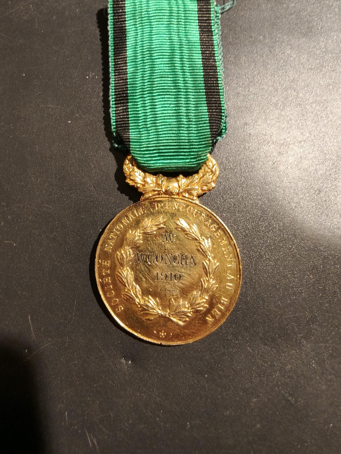 老王徽章第181期 法国金级促进公益协会纪念章     原盒实发   盒子带获得者姓名    1919年实发