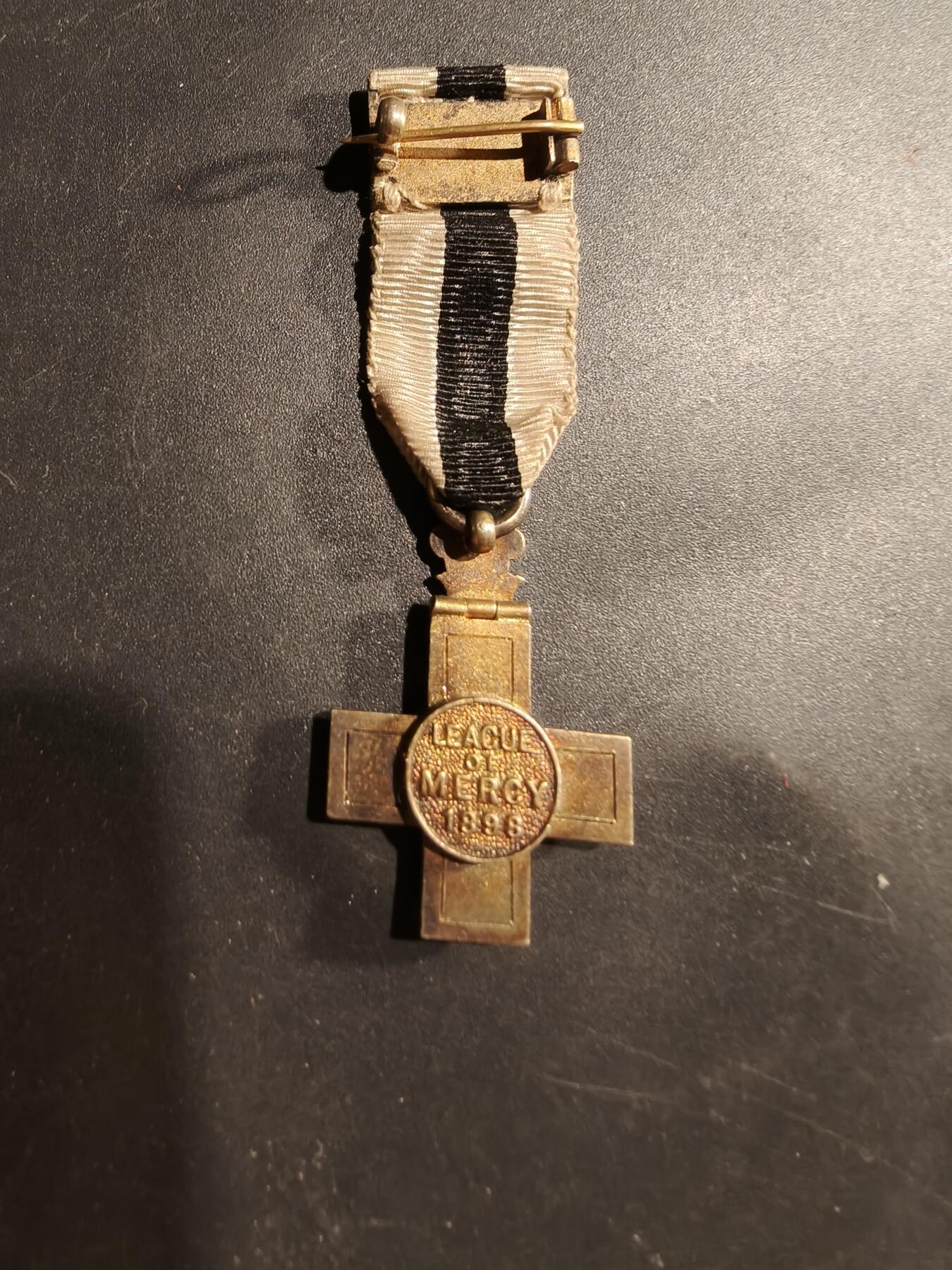 老王徽章第181期 英国仁慈联盟勋章    银质珐琅   9.3g