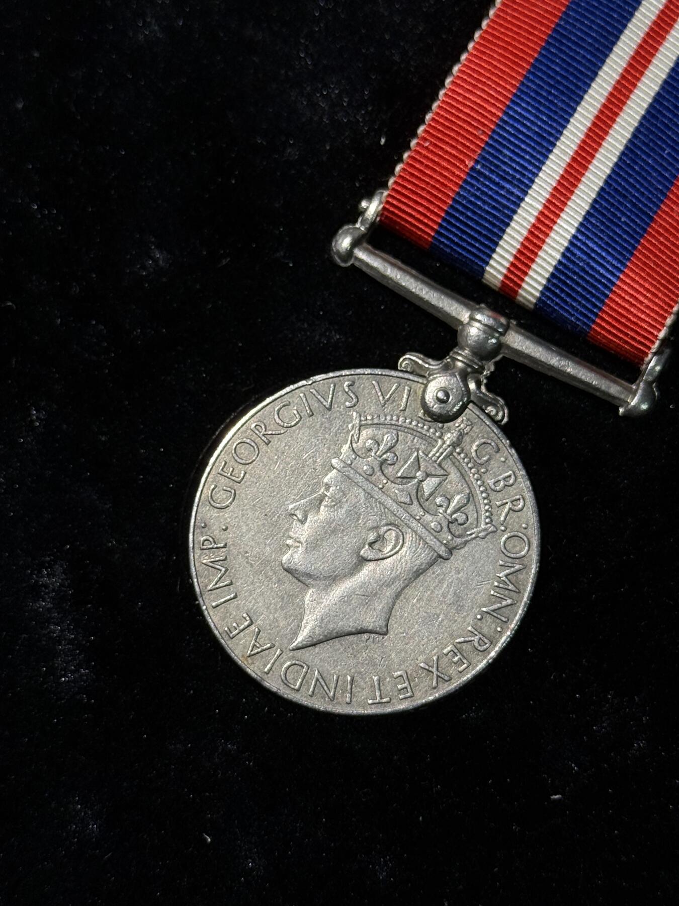 欢庆春节！戎马世界章牌大赏第111期春节大拍 英国二战战争奖章，带边铭，授予印度士兵