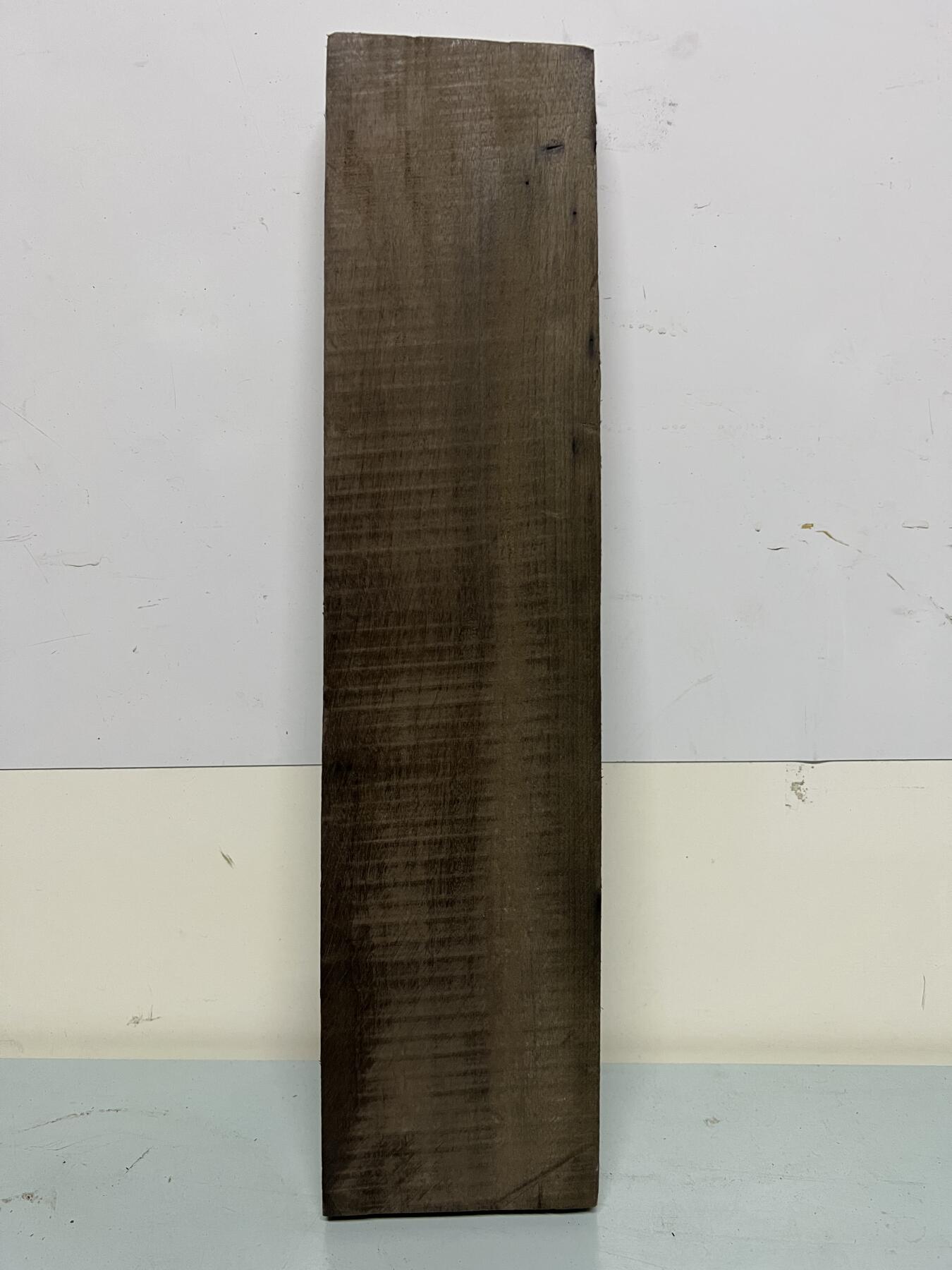 零元拍：NO.3爆满金丝乌木金丝楠 可做镇尺 切牌子，无需打磨就已经金光闪闪。满金丝药香，尺寸约：35.5/8.5/2.2厚CM。