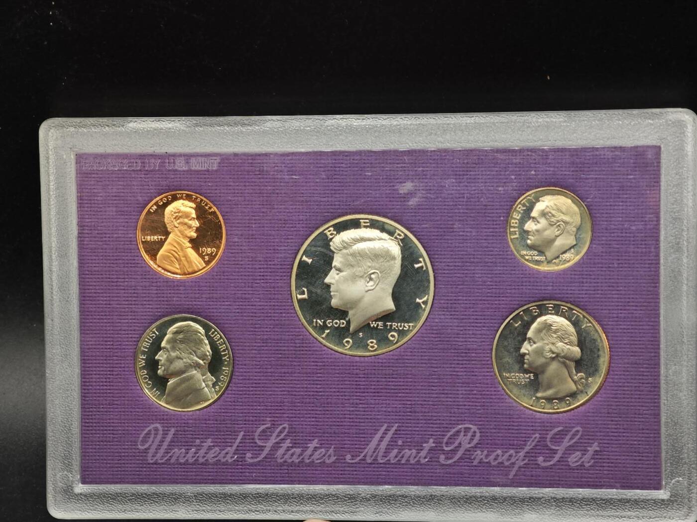 【淘币小摊】实时拍第八百七十拍   银币套币场    年前最后一场周一预留全部发出 本场无中意拍品可私信周日发货请更换最新收货地址不方便收货的请勿参拍或者顺丰到付 美国1989年精制套币