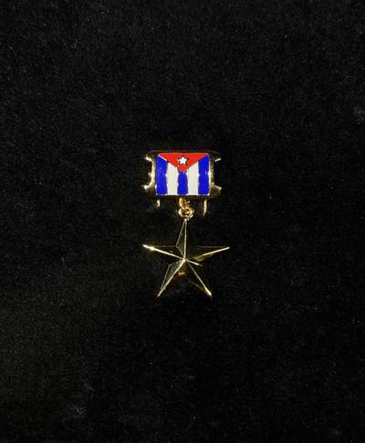 欢庆春节！戎马世界章牌大赏第111期春节大拍 - 古巴人民英雄奖章，银制高级复刻