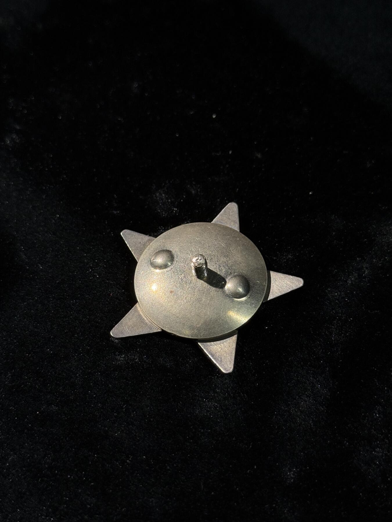 欢庆春节！戎马世界章牌大赏第111期春节大拍 苏联红星勋章，号段2534105，珐琅轻微磕碰，得主冒着射击排雷，在排雷过程中还顺手击毙3名德军火箭弹反射手