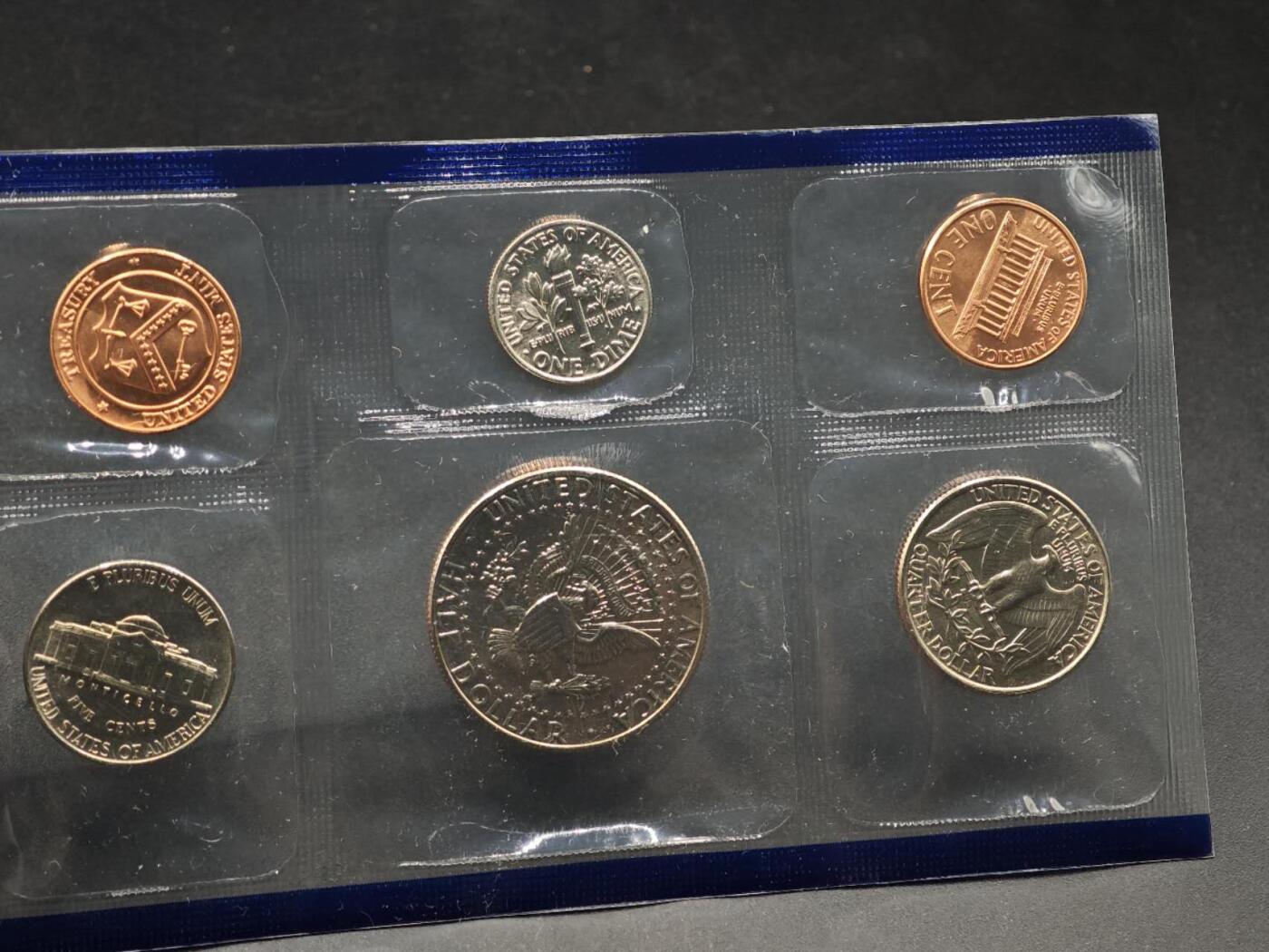 【淘币小摊】实时拍第八百七十拍   银币套币场    年前最后一场周一预留全部发出 本场无中意拍品可私信周日发货请更换最新收货地址不方便收货的请勿参拍或者顺丰到付 美国1995年套币