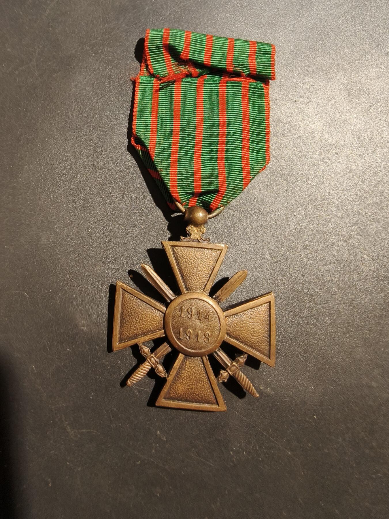 老王徽章第181期 法国1918版战争十字奖章    一颗铜星勋饰