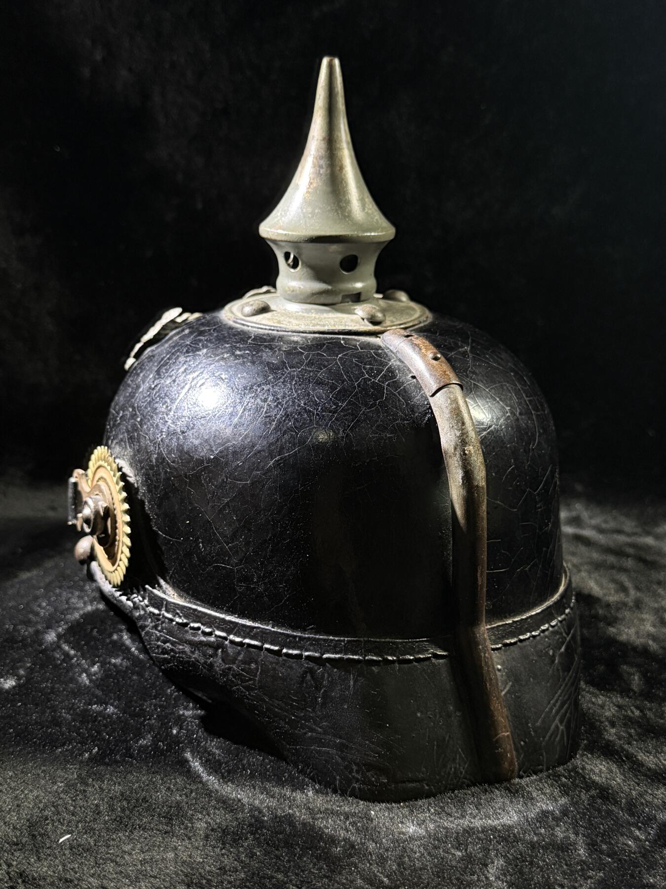 欢庆春节！戎马世界章牌大赏第111期春节大拍 巴登公国1915式尖顶盔，内部长轴约17cm，短轴约15cm