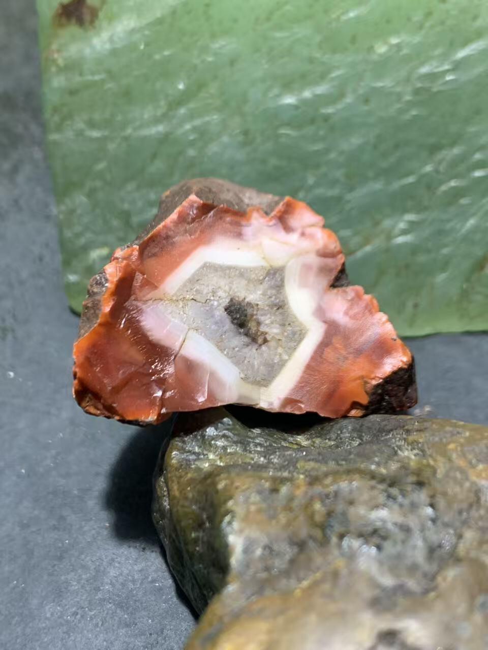 精美原皮冰飘柿子红南红玛瑙原石一颗，