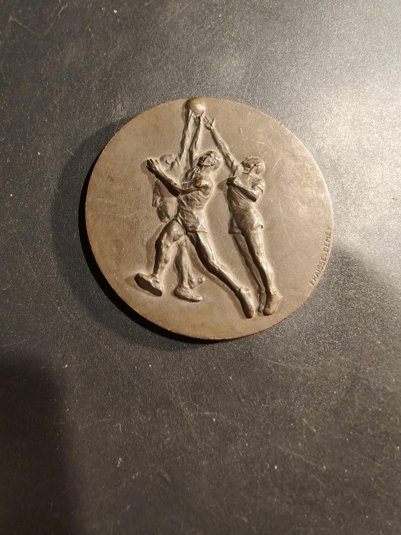 老王徽章第181期 法国篮球运动大铜章    直径50mm    重量56g