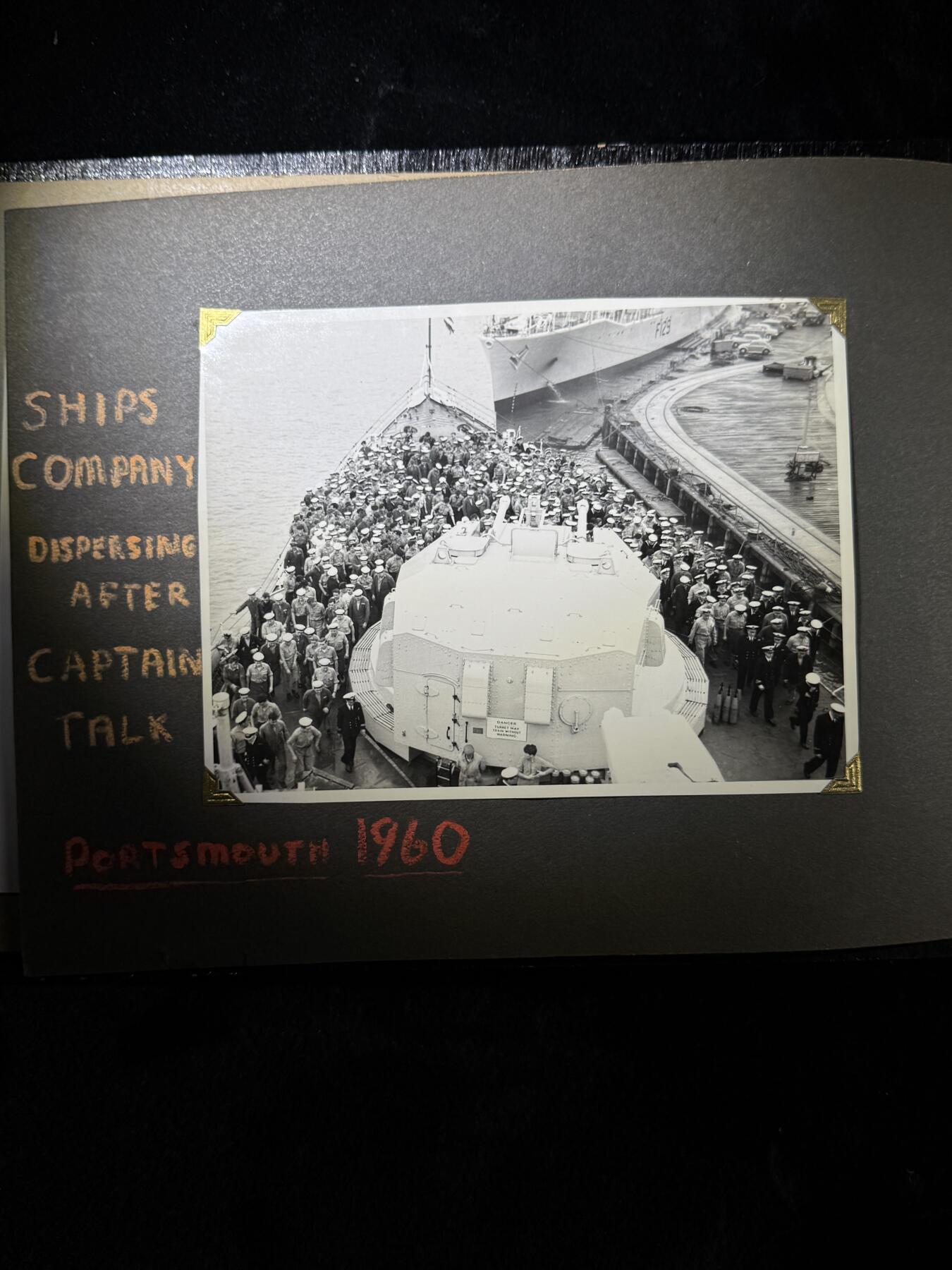 欢庆春节！戎马世界章牌大赏第111期春节大拍 英国狮级巡洋舰船员相册，照片60张左右