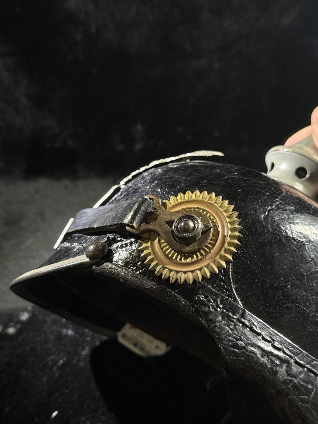 欢庆春节！戎马世界章牌大赏第111期春节大拍 巴登公国1915式尖顶盔，内部长轴约17cm，短轴约15cm