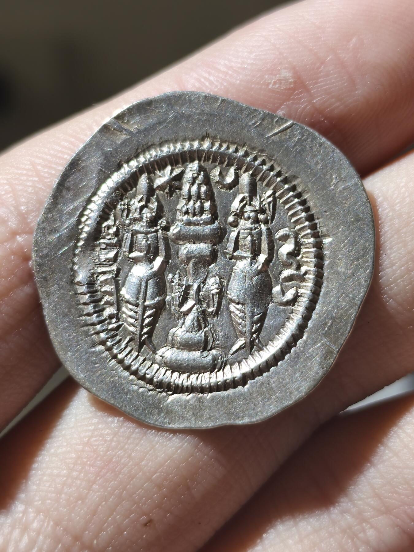 星盘世界钱币二月二十一日初五 世界古典币春节精品大拍 祝各位藏友马年大吉-新年新气象！ 古波斯萨珊帝国 1德拉克马银币 库思老一世 波斯雄主 中期萨珊在为最长的统治者，在位长达48年 查士丁尼头号大敌