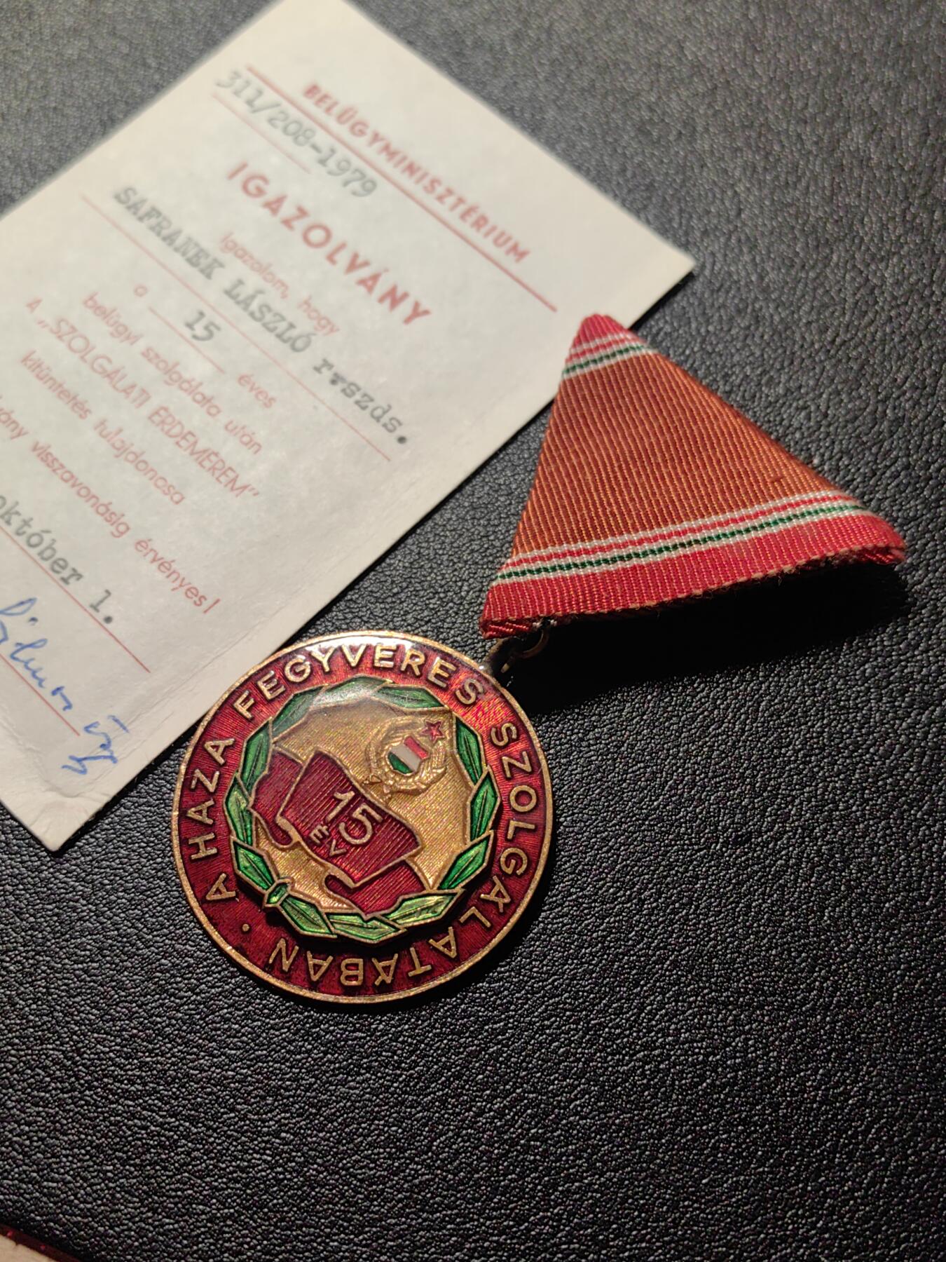 靖甫拍卖第三场 匈牙利人民军15年圆满服役奖章带小证