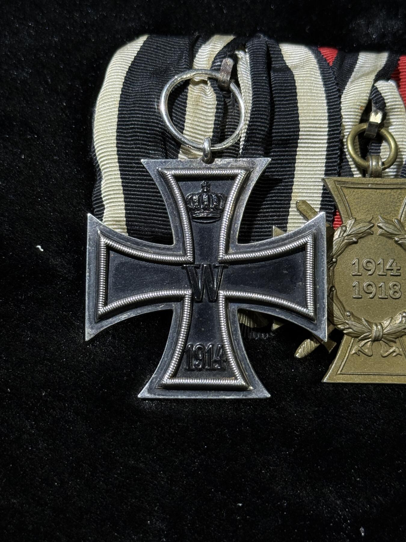 欢庆春节！戎马世界章牌大赏第111期春节大拍 德国一战二级铁十字与兴登堡奖章联排，铁十字挂环后换