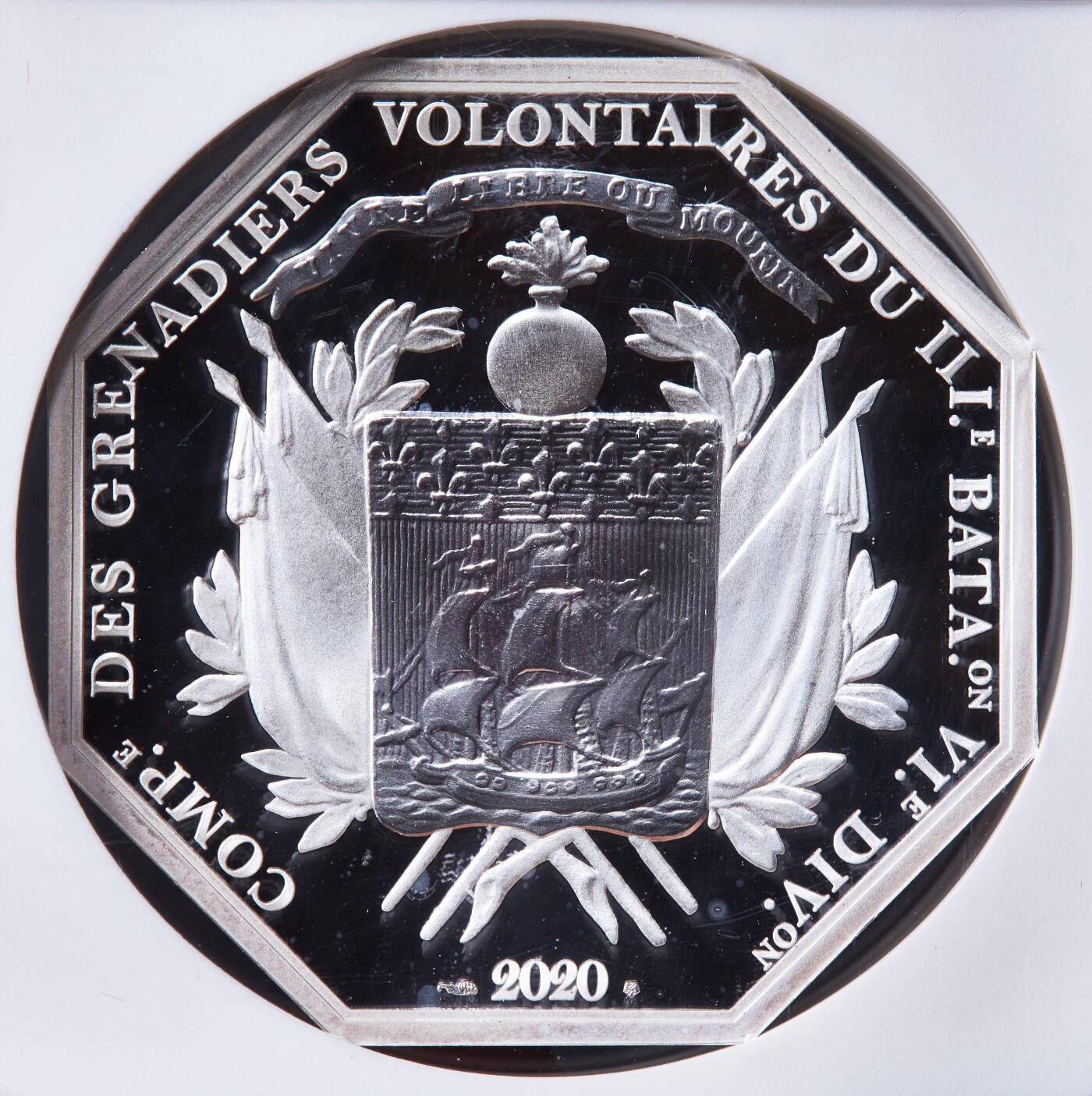 【俄甄集藏】马年新春第一拍 2026年(048)02-25星期三 晚 19:30 全场包邮 法国2020年纪念美国独立-拉法耶特侯爵抵达波士顿240周年2盎司25欧元八角型精制大银币，NGC PF69UC，重62.208克，999银，发行量1500枚，设计精美，稀有品种