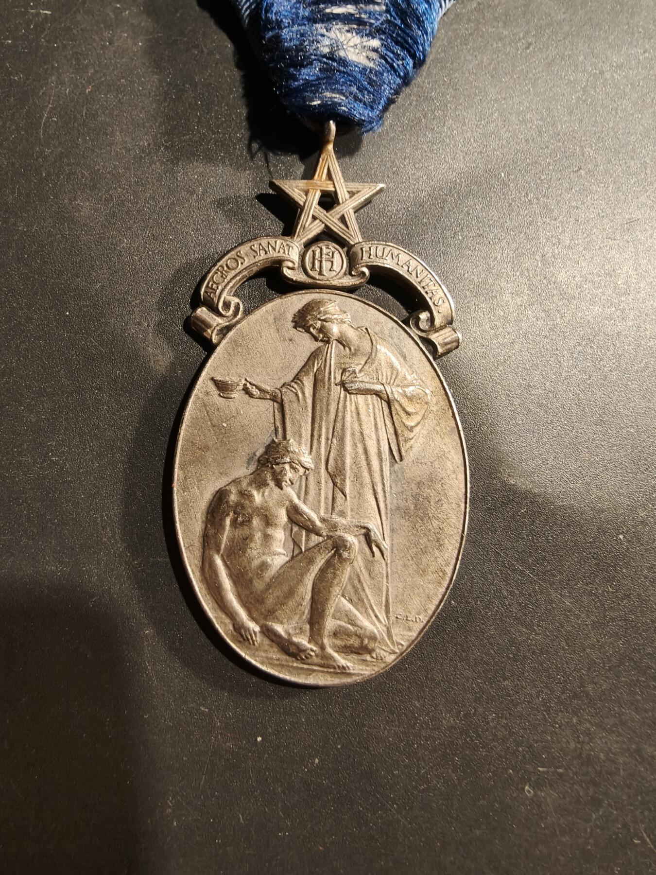 老王徽章第181期 英国共济会医院奖章    原盒   925银     41.2g