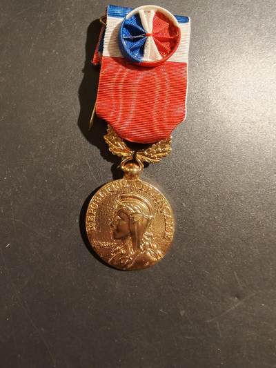 老王徽章第181期 - 法国金级劳工奖章   2002年实发   工商部