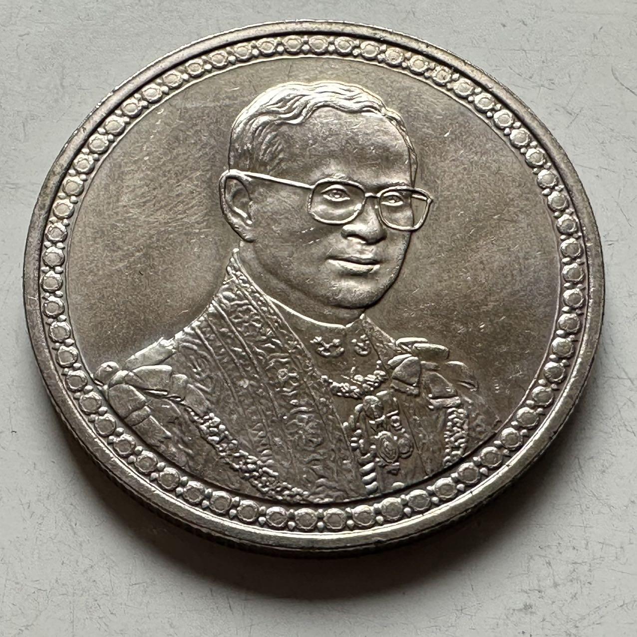 🌹外币初藏🌹🐯2026年第18场 快递将在12号停运 年前需发货的抓紧 ，年后正月十五恢复发货 泰国2006年20泰铢纪念币 泰王在位60周年 b