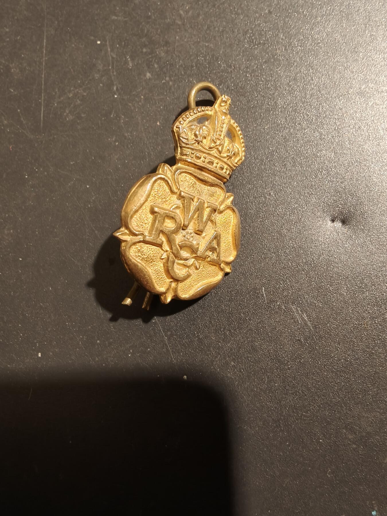 老王徽章第181期 英国二战皇家女子军团帽徽  