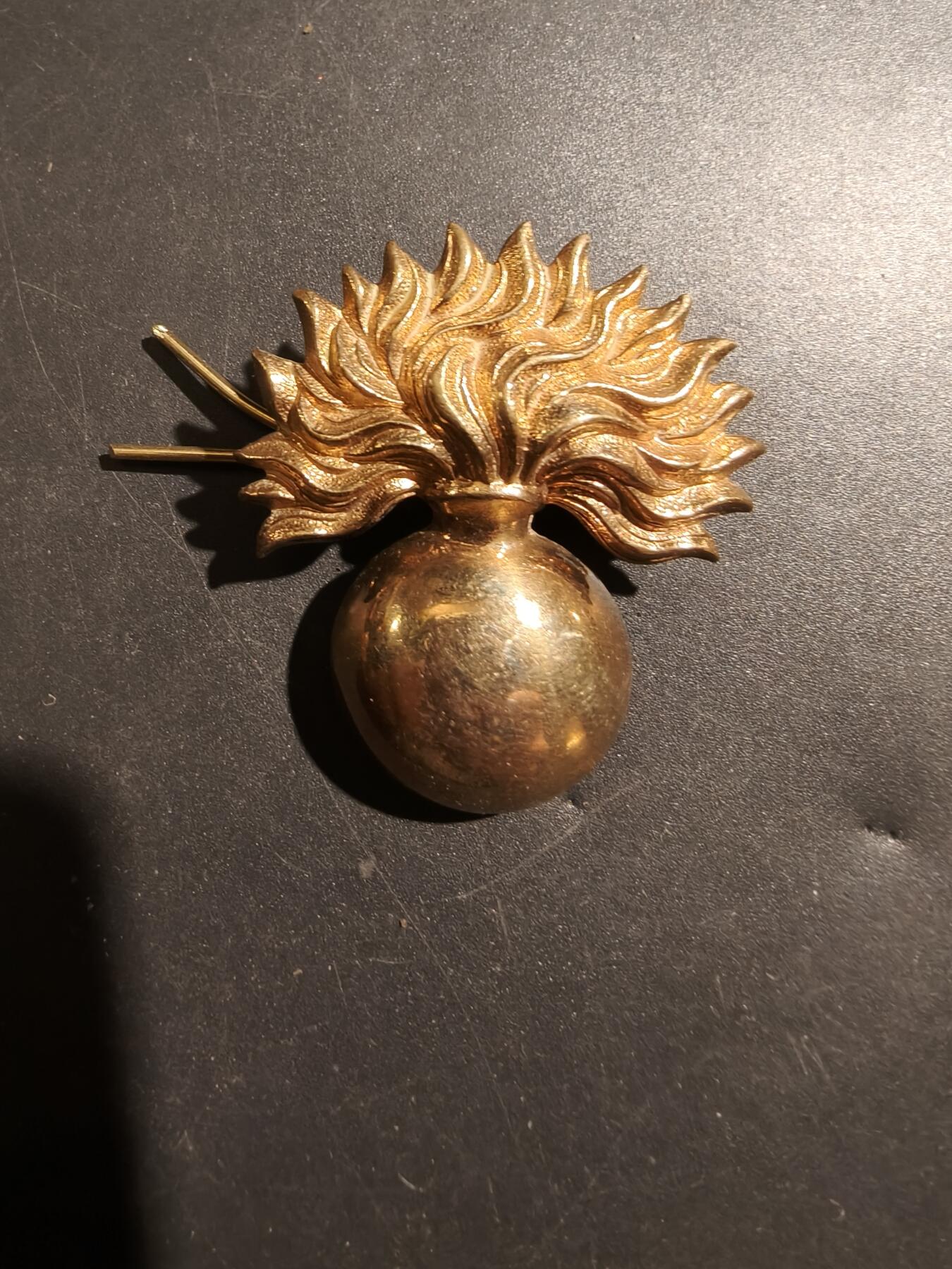 老王徽章第181期 英国近卫掷弹步兵团帽徽    一战时期