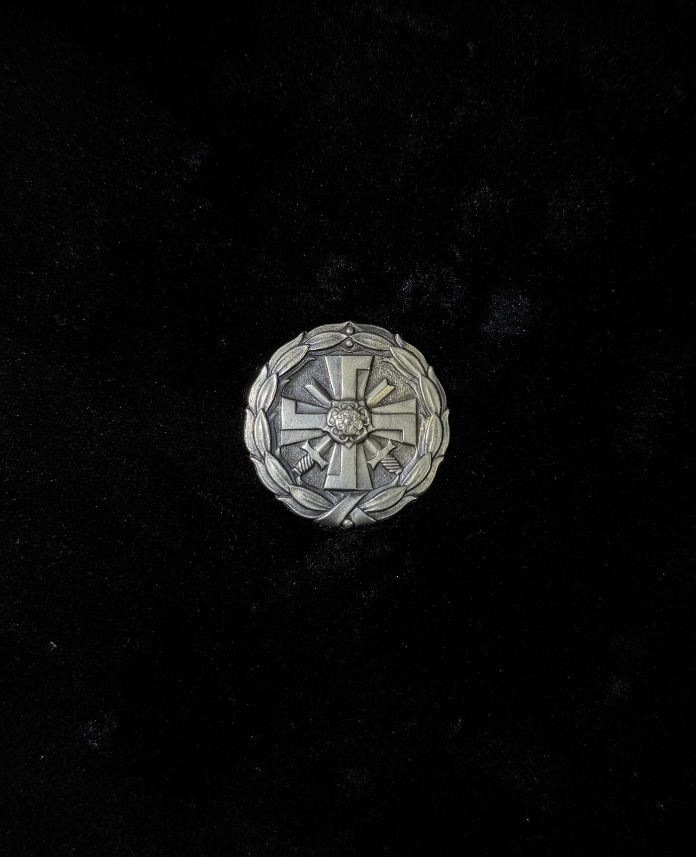 欢庆春节！戎马世界章牌大赏第111期春节大拍 芬兰二战战伤证章