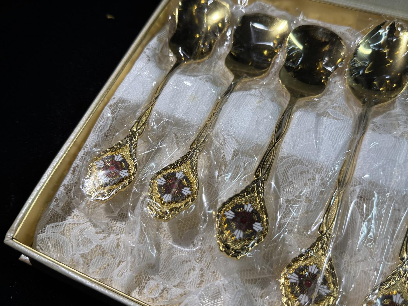 欢庆春节！戎马世界章牌大赏第111期春节大拍 日本松下幸之助旭日桐花章授勋纪念餐具