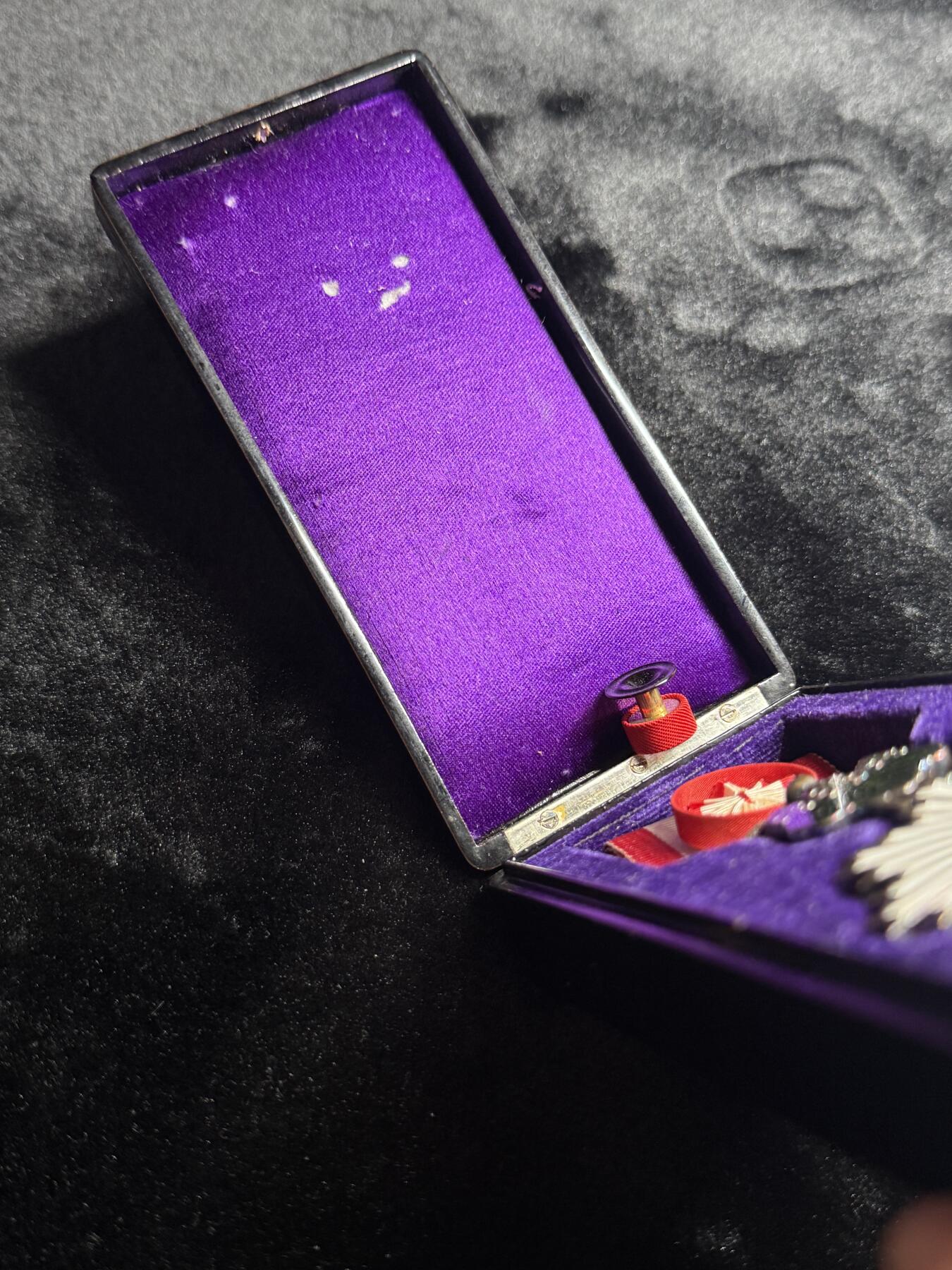 欢庆春节！戎马世界章牌大赏第111期春节大拍 日本勋四等旭日章，银字盒