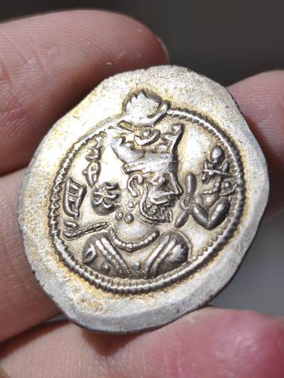 稀少精品！扎马斯普（上飘带版）在位仅两年，版式单一，且存世量稀少，版式以大版本分为上飘带、下飘带版，此枚为上飘带版，高点细节保存完好，实属难得的珍品