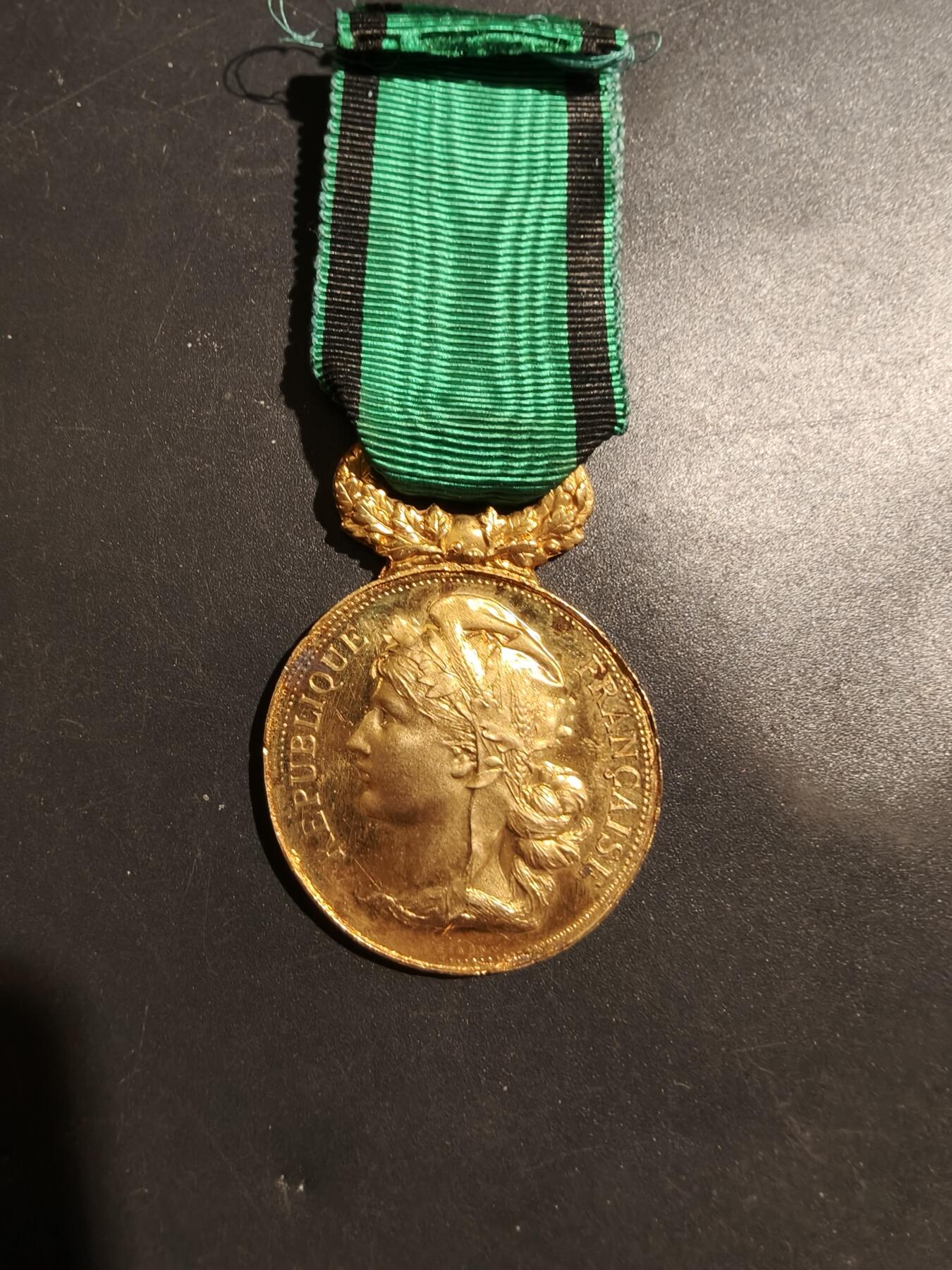 老王徽章第181期 法国金级促进公益协会纪念章     原盒实发   盒子带获得者姓名    1919年实发