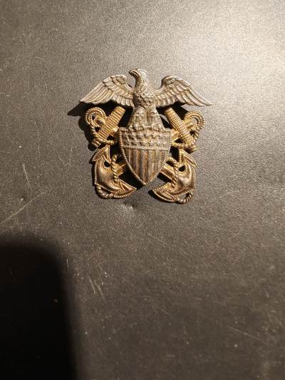 老王徽章第181期 - 美国海军船帽帽徽    二战时期横针版    缺针    925银包10k金