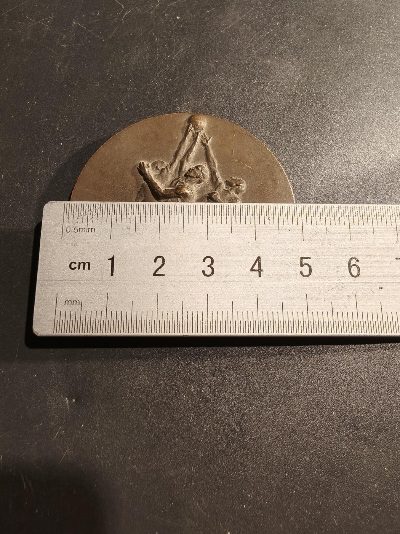 老王徽章第181期 法国篮球运动大铜章    直径50mm    重量56g