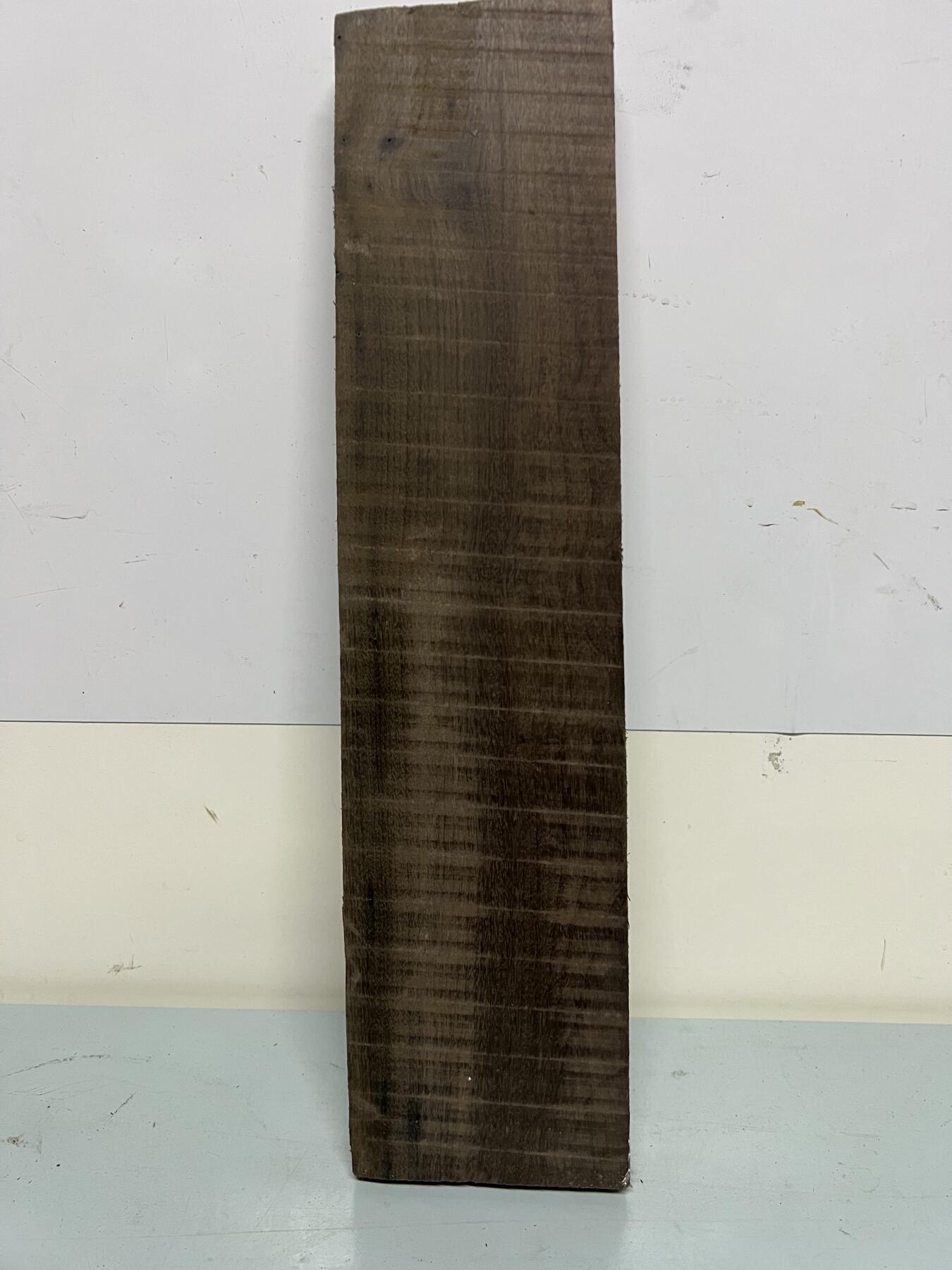 零元拍：NO.3爆满金丝乌木金丝楠 可做镇尺 切牌子，无需打磨就已经金光闪闪。满金丝药香，尺寸约：35.5/8.5/2.2厚CM。