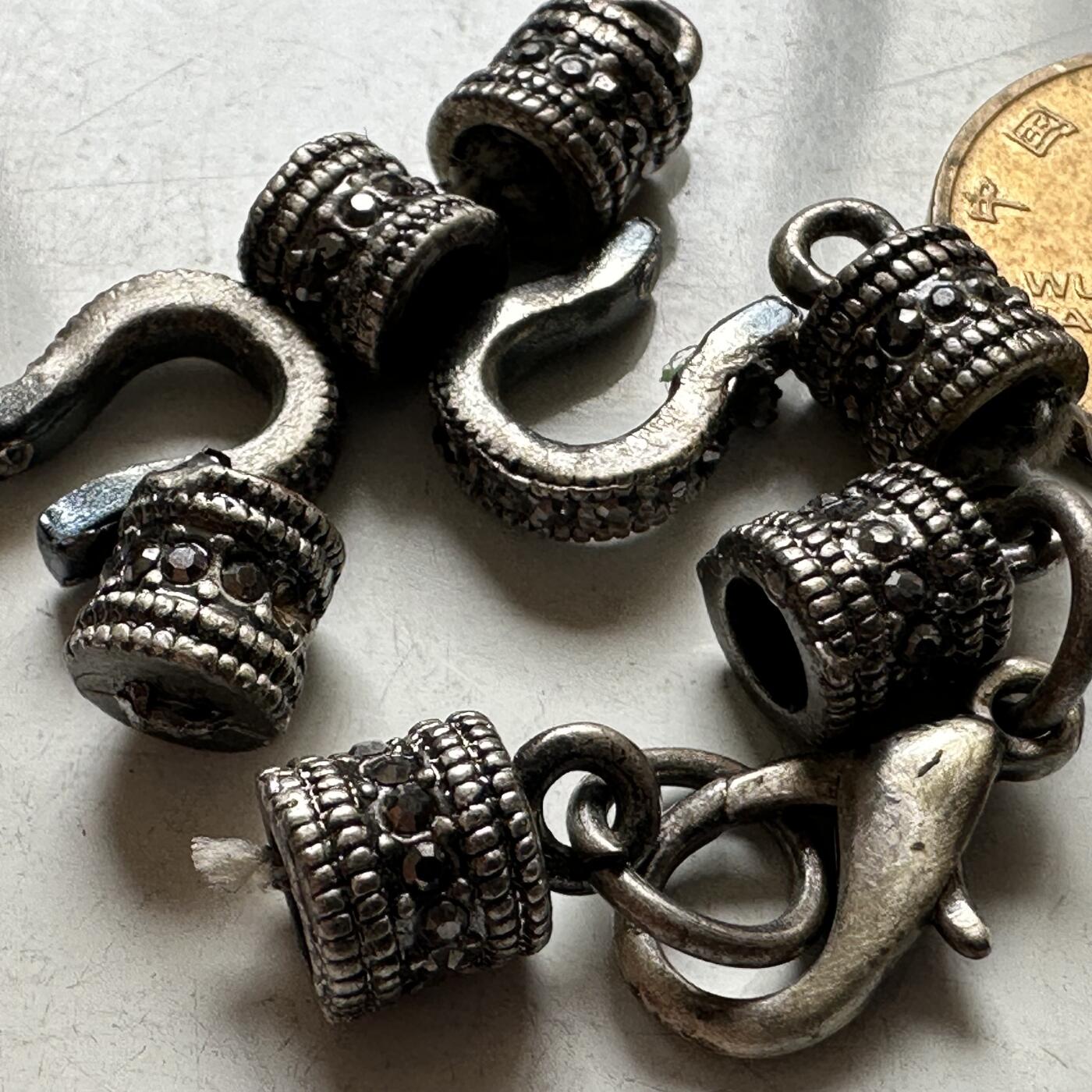 🌹外币初藏🌹🐯2026年第18场 快递将在12号停运 年前需发货的抓紧 ，年后正月十五恢复发货 小饰品一组