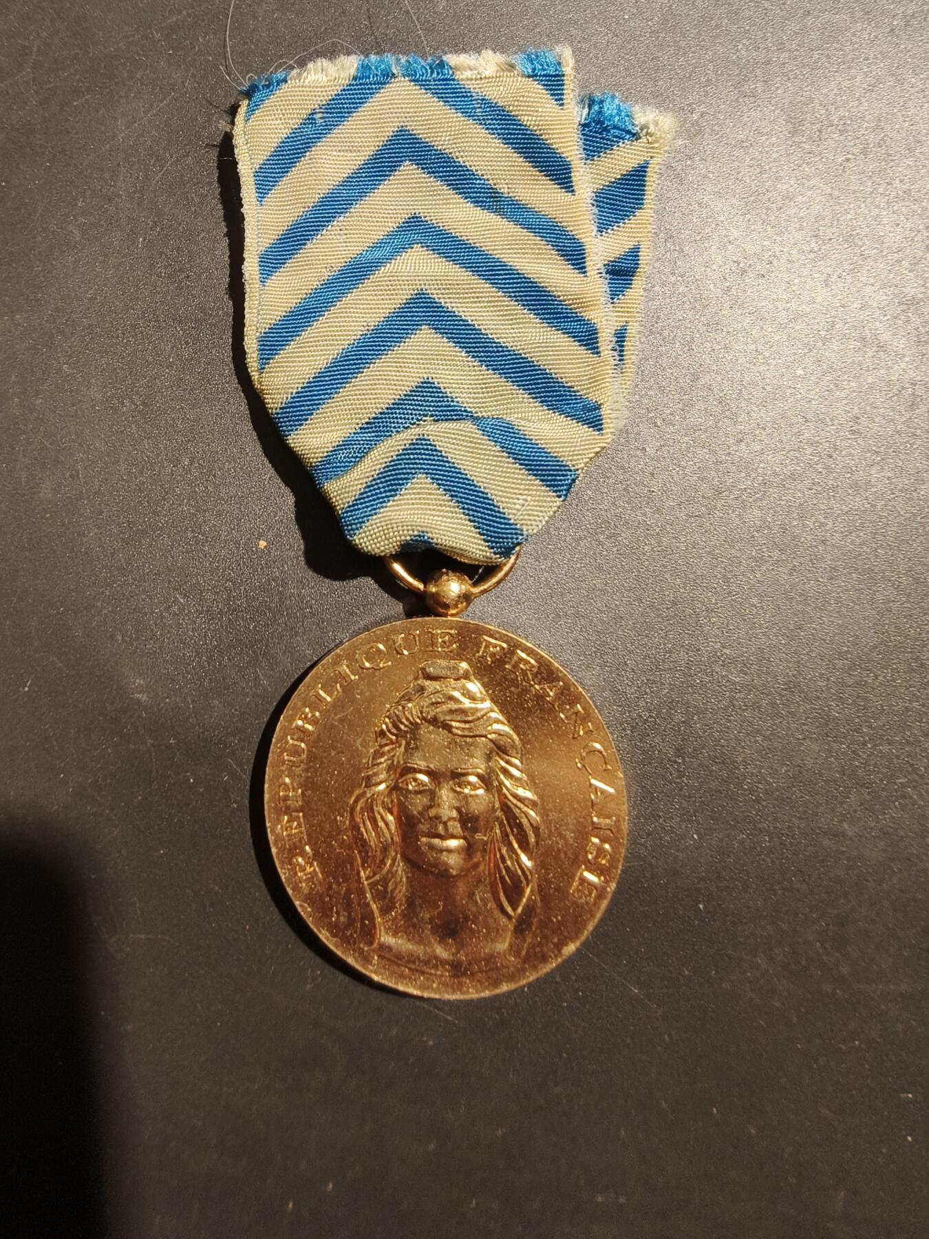 老王徽章第181期 法国北非安全行动老兵服役国家感恩纪念章