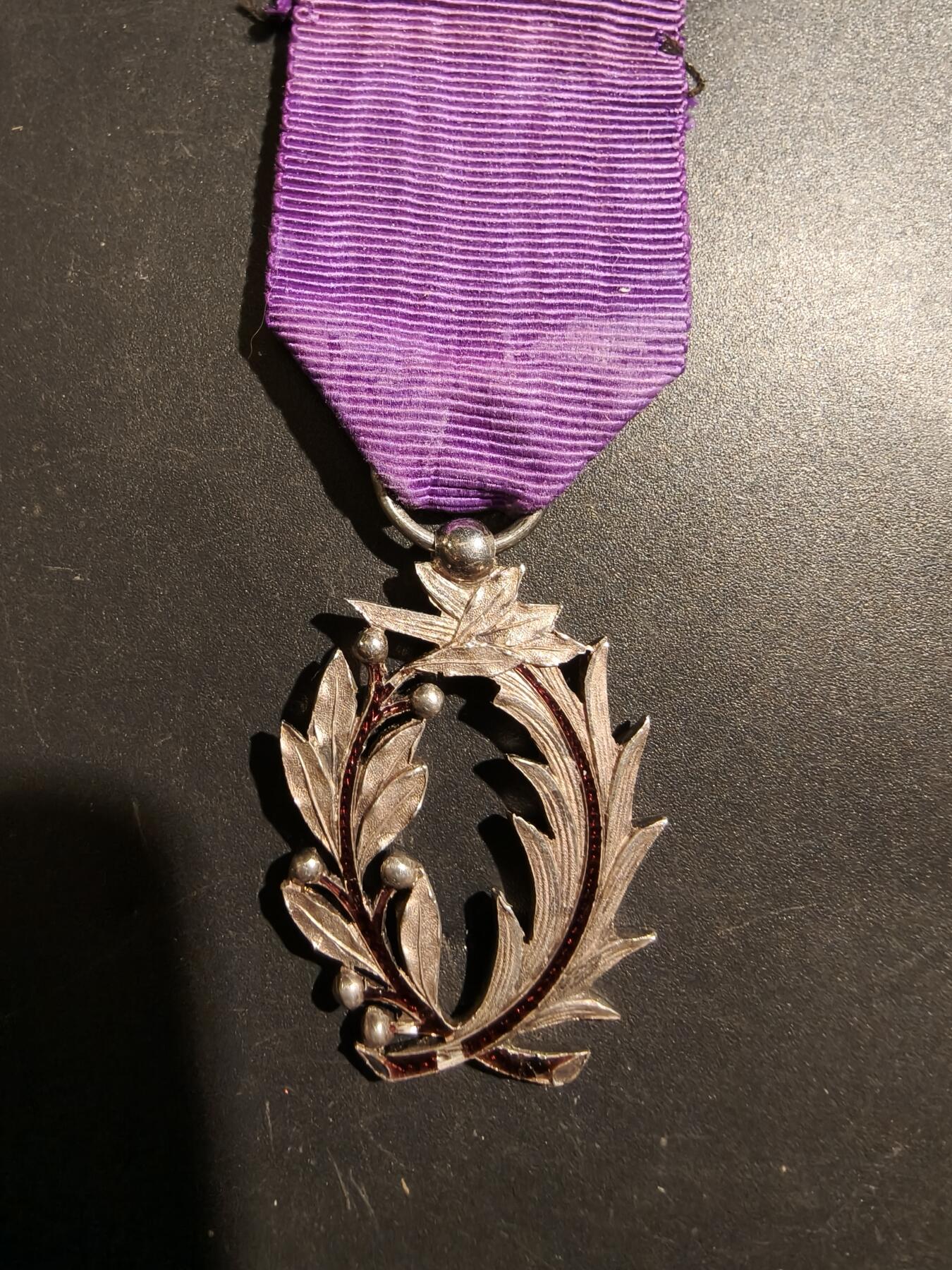 老王徽章第181期 法国骑士级棕榈叶勋章     原盒    银质珐琅野猪头银标