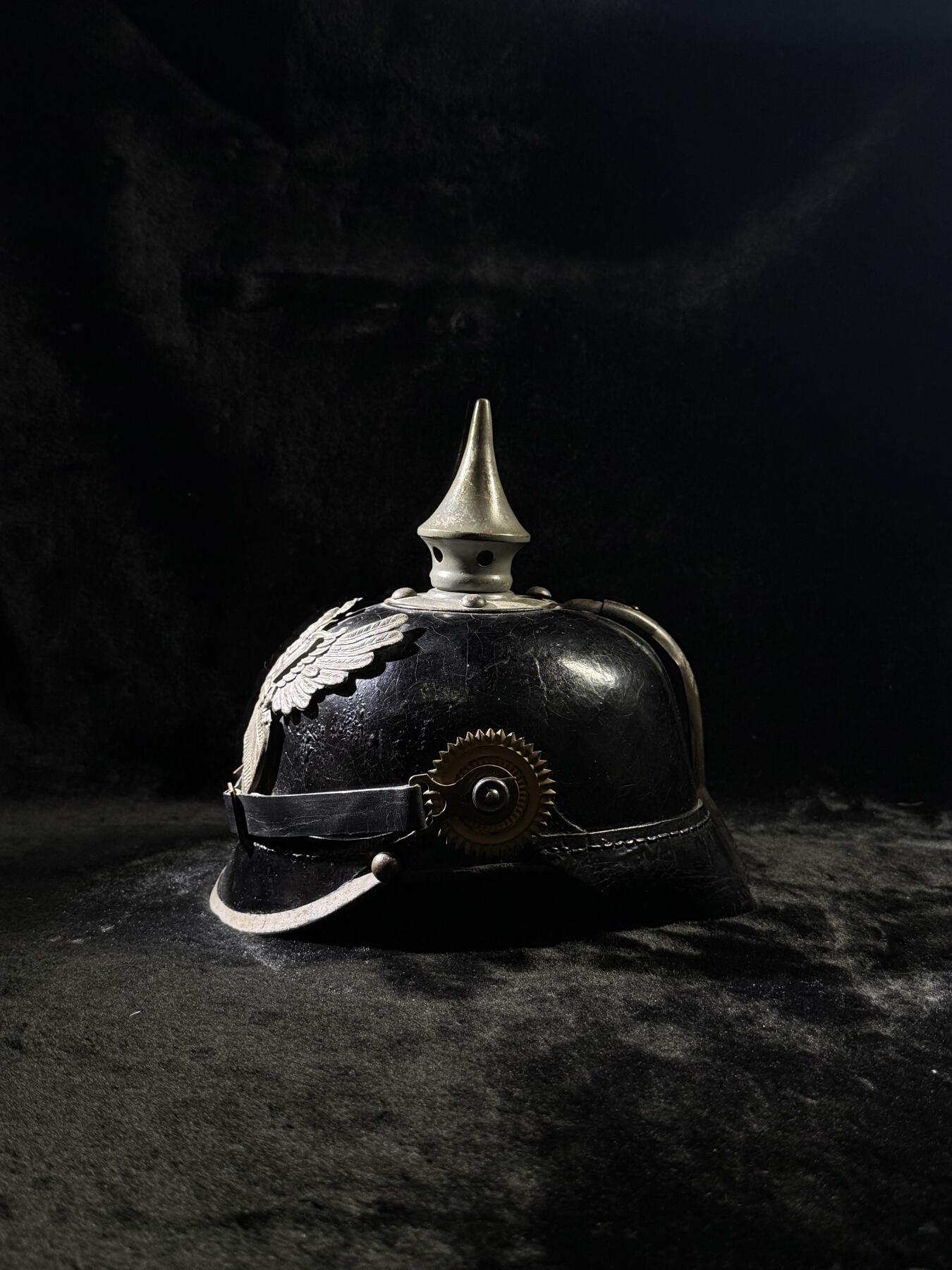 欢庆春节！戎马世界章牌大赏第111期春节大拍 巴登公国1915式尖顶盔，内部长轴约17cm，短轴约15cm