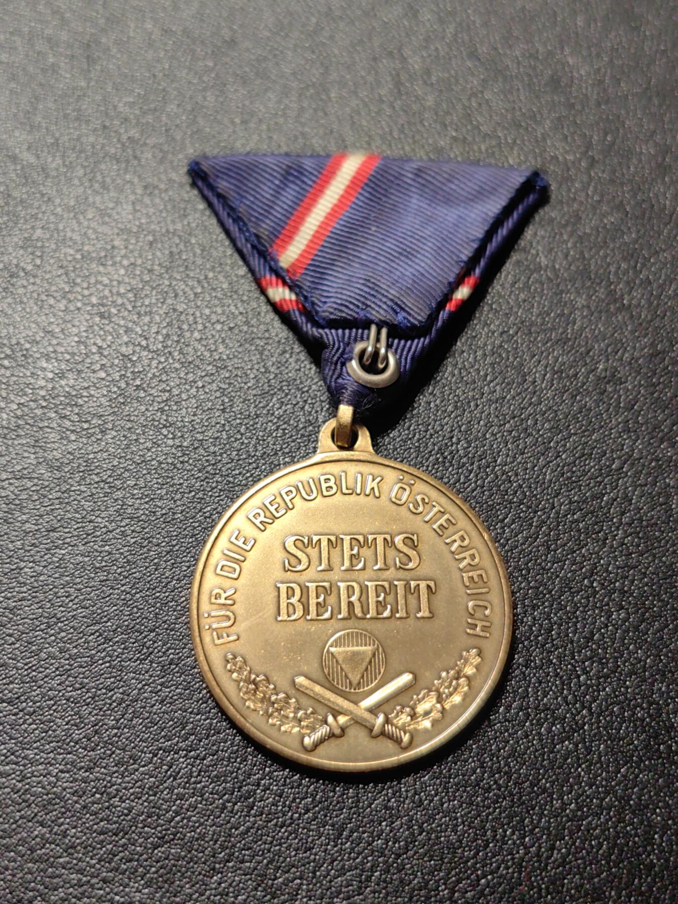 靖甫拍卖第三场 奥地利国防服役奖章