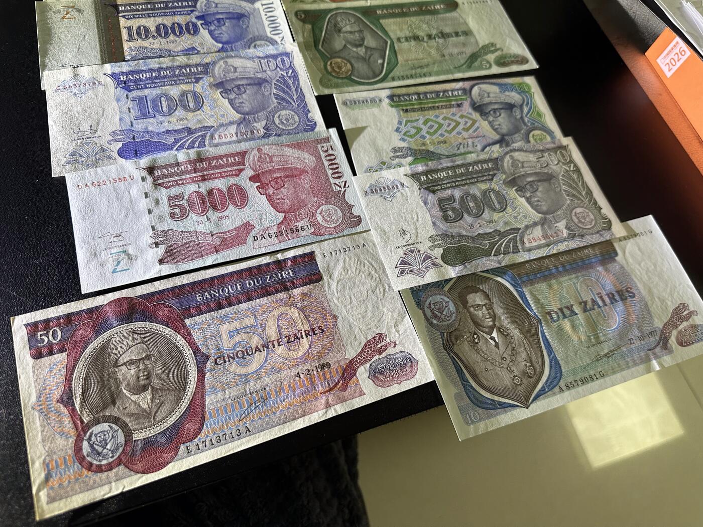 《外钞收藏家》第六百一十期（新年假期场/年后快递恢复正常再发货）（长期征集拍品、欢迎藏友们联系合作） 扎伊尔几个版本 15张一起 全新 有几张有轻微瑕疵