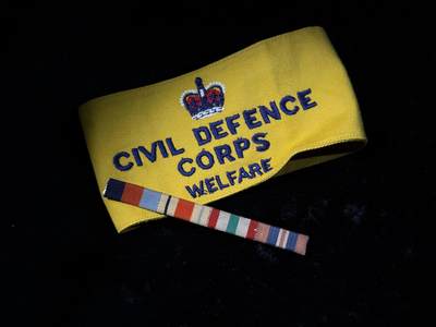 欢庆春节！戎马世界章牌大赏第111期春节大拍 - 英国袖标与二战勋略一组