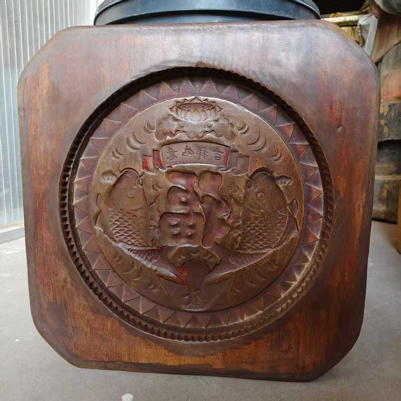 民国时期，核桃木，高阴反雕连年有鱼喜饼模，雕工精美，包浆醇厚，寓意吉祥