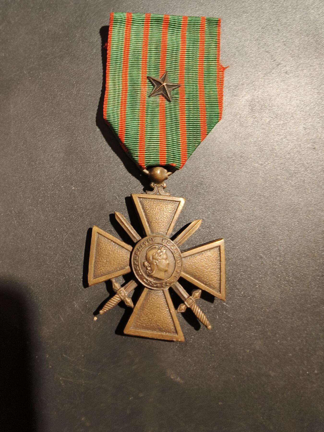 老王徽章第181期 法国1918版战争十字奖章    一颗铜星勋饰