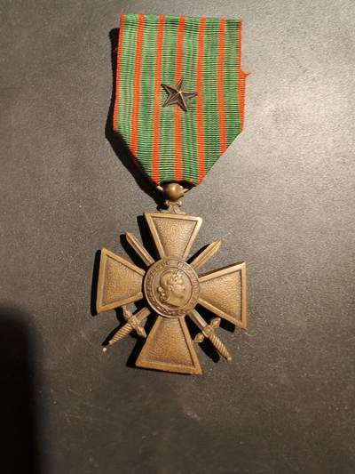 老王徽章第181期 - 法国1918版战争十字奖章    一颗铜星勋饰