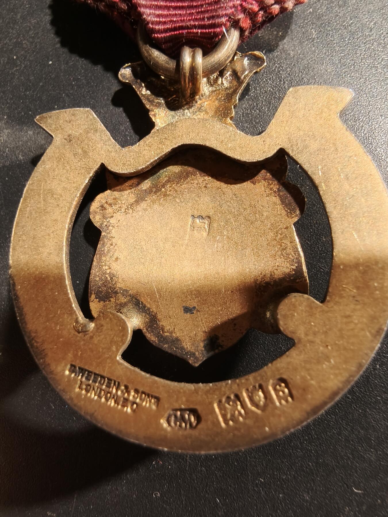 老王徽章第181期 英国共济会奖章    925银镀金珐琅    16.8g