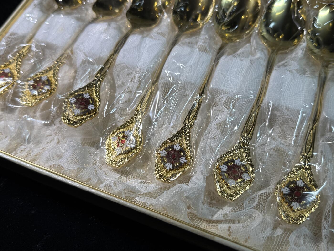 欢庆春节！戎马世界章牌大赏第111期春节大拍 日本松下幸之助旭日桐花章授勋纪念餐具