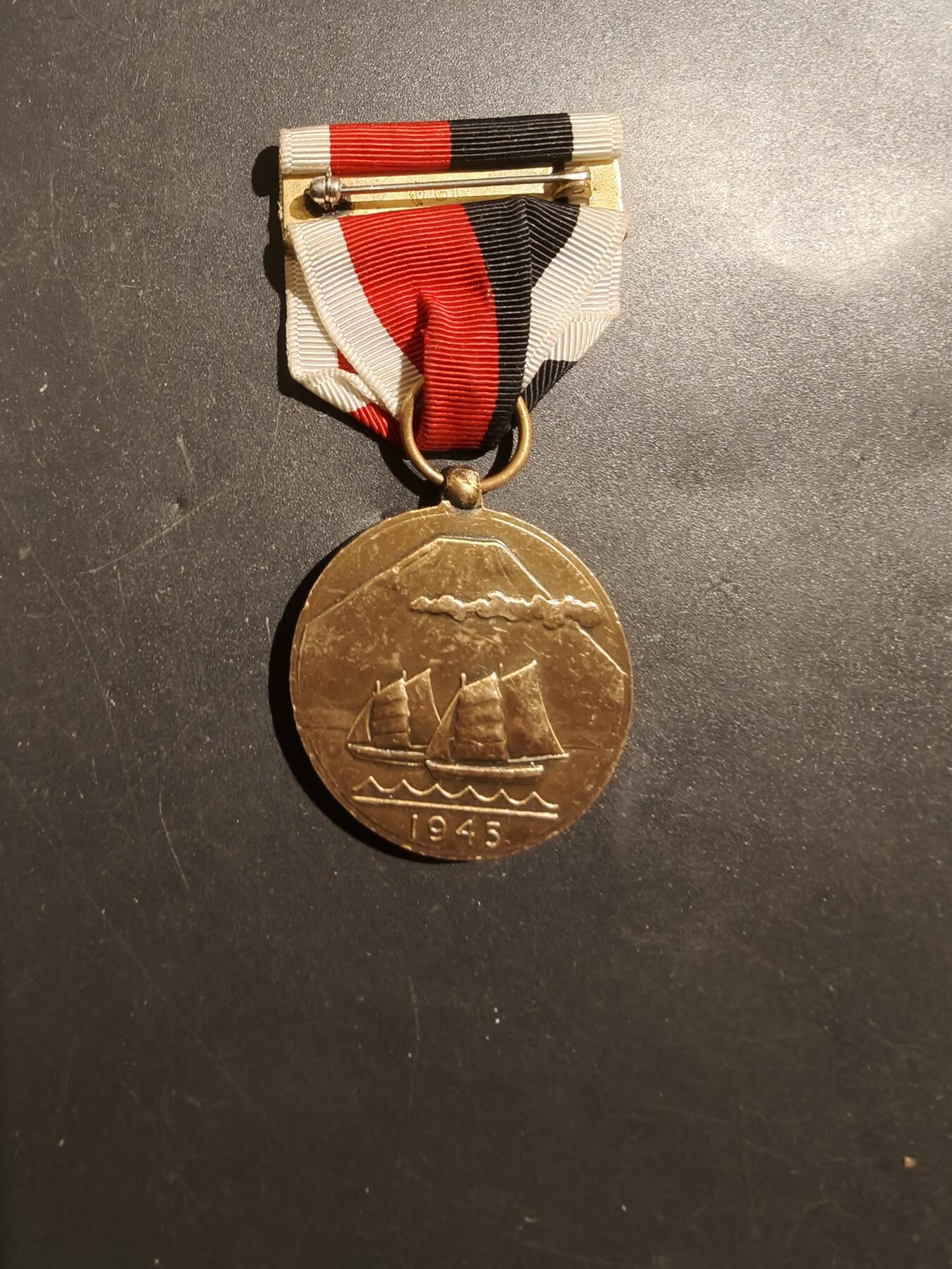 老王徽章第181期 美国陆军二战占领军服役奖章