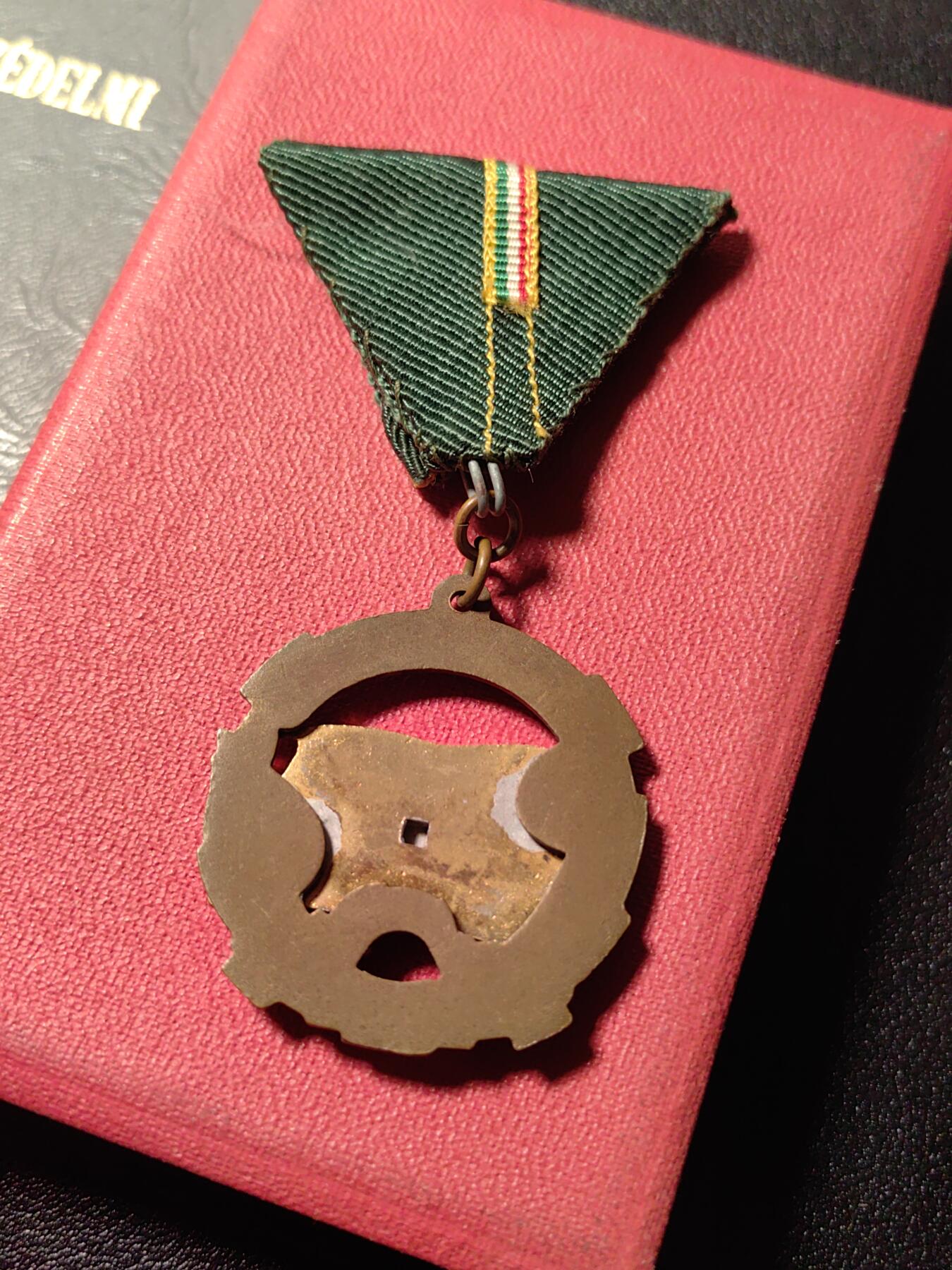 靖甫拍卖第三场 匈牙利铜级为祖国服务勋章 原盒带大小证