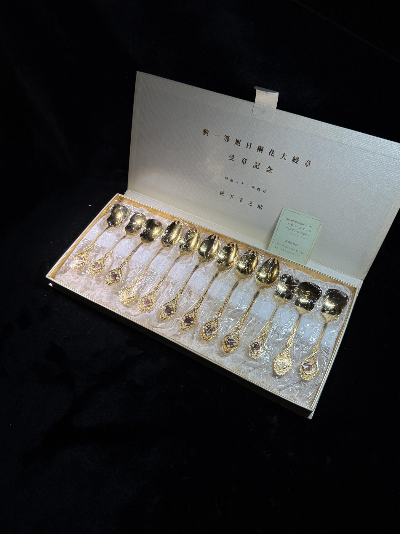 欢庆春节！戎马世界章牌大赏第111期春节大拍 日本松下幸之助旭日桐花章授勋纪念餐具