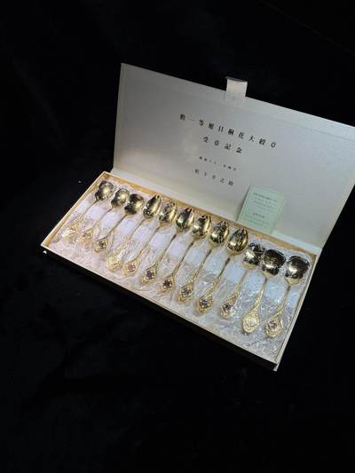 欢庆春节！戎马世界章牌大赏第111期春节大拍 - 日本松下幸之助旭日桐花章授勋纪念餐具