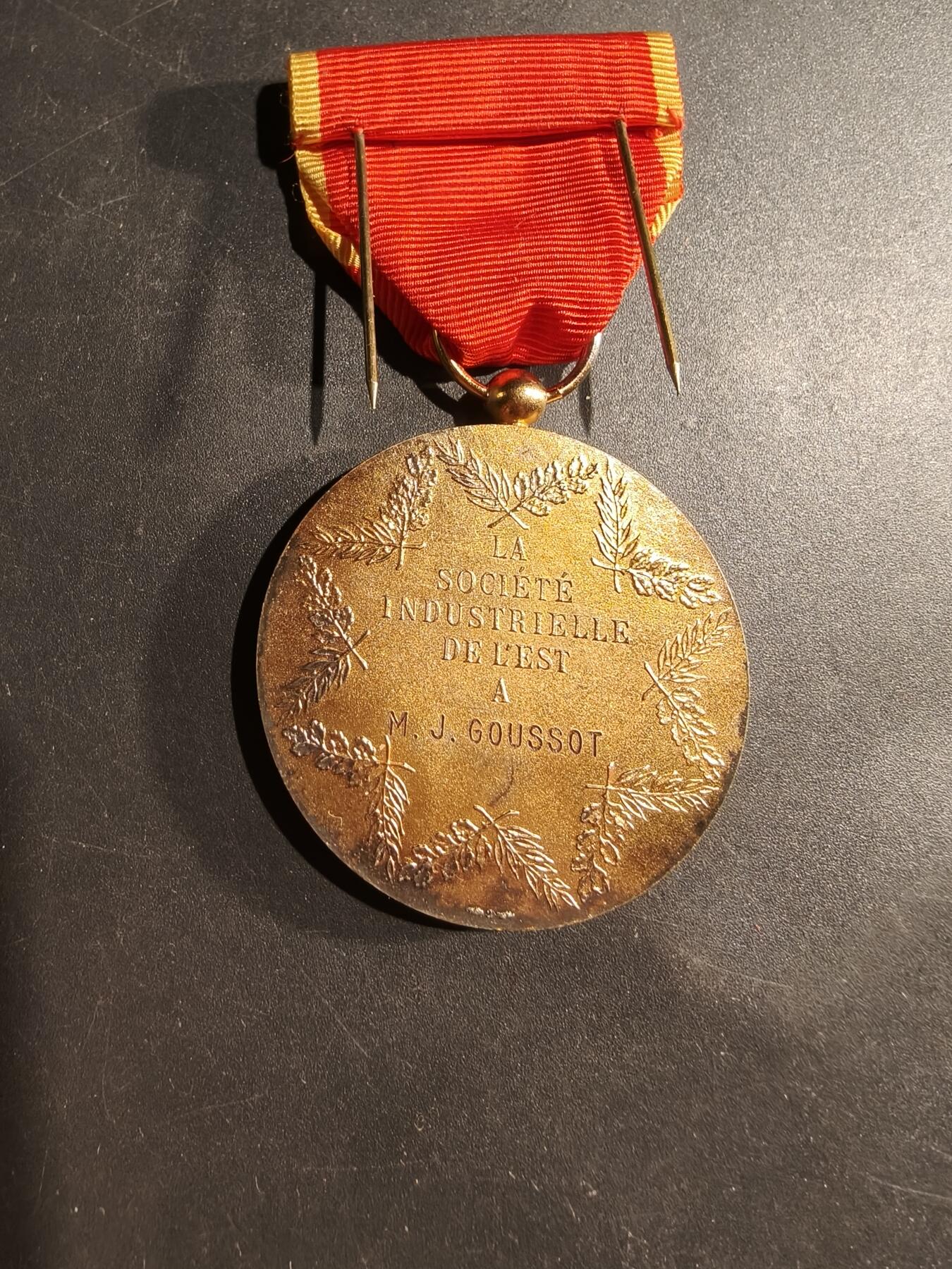 老王徽章第181期 法国金级东方工业协会奖章    金棕榈勋饰   800银镀金    37.9g