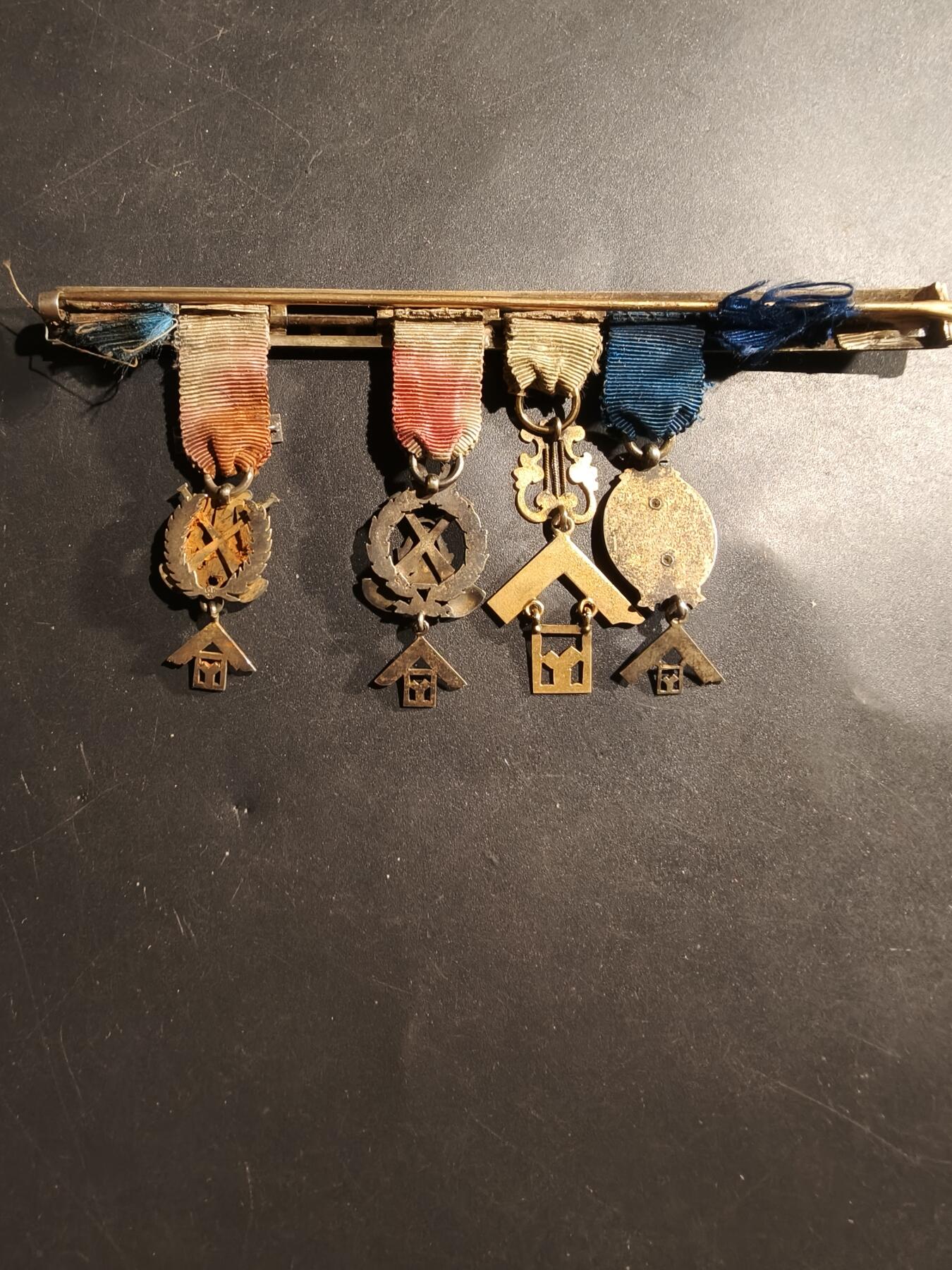 老王徽章第181期 英国共济会迷你4联排    银质珐琅